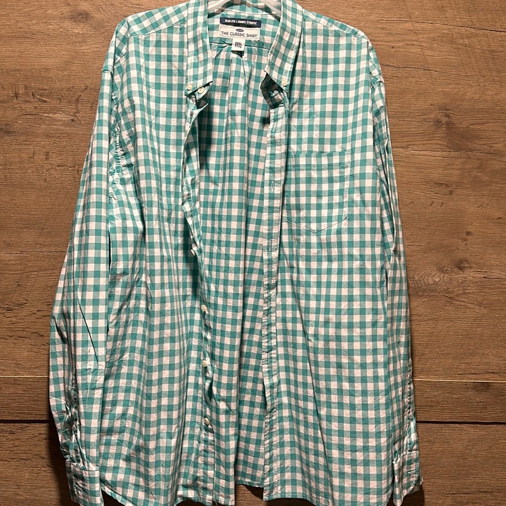 Man plaid green and white button down casual shirt. Size XXX Large TTTG.